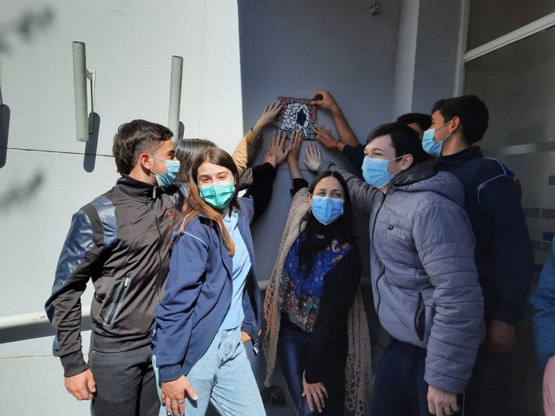 Colocaron un mosaico �Por la Memoria� en el ingreso del HCD